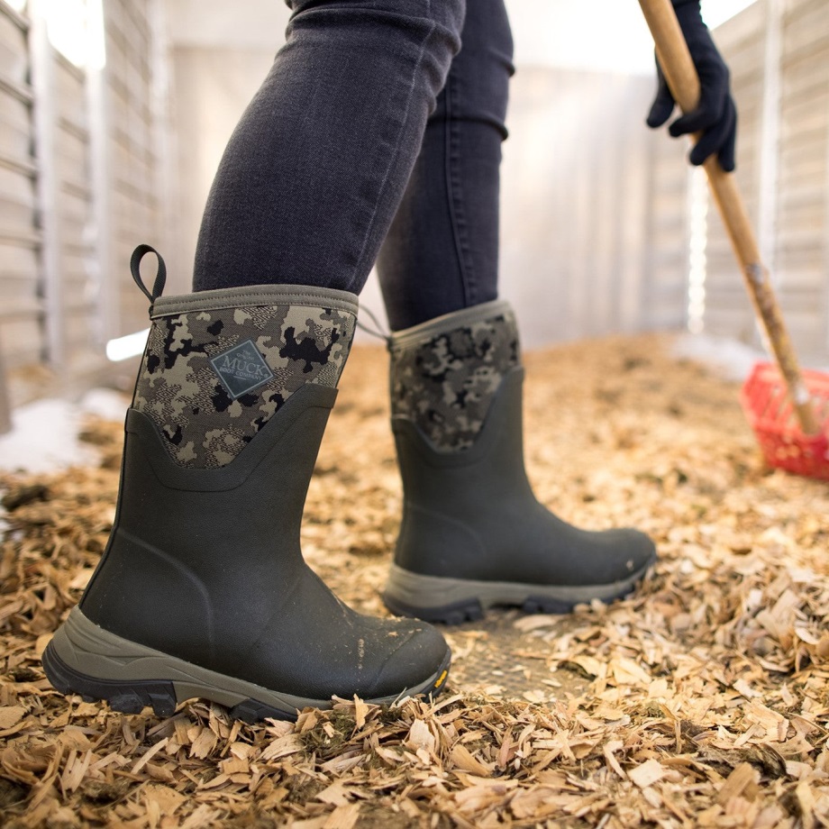 Damen Arctic Ice Vibram AG All Terrain Short Boots Moss Camo Print Muckboot